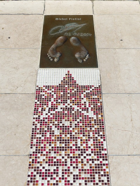 充满了悬念 充满了悬念